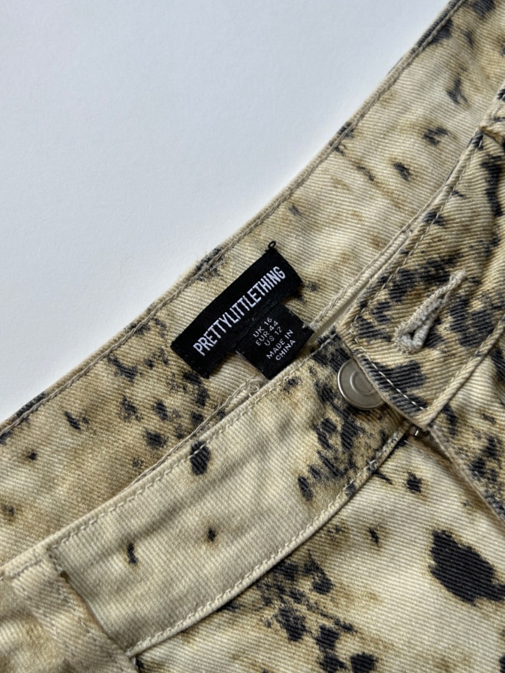 PrettyLittleThing Snow Leopard Slouchy Wide Leg Jeans Beige Size 12 - Picture 6 of 7